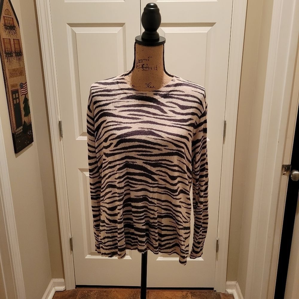 Women's NWT luxurious feeling sweater with side zippers and a crew neck top